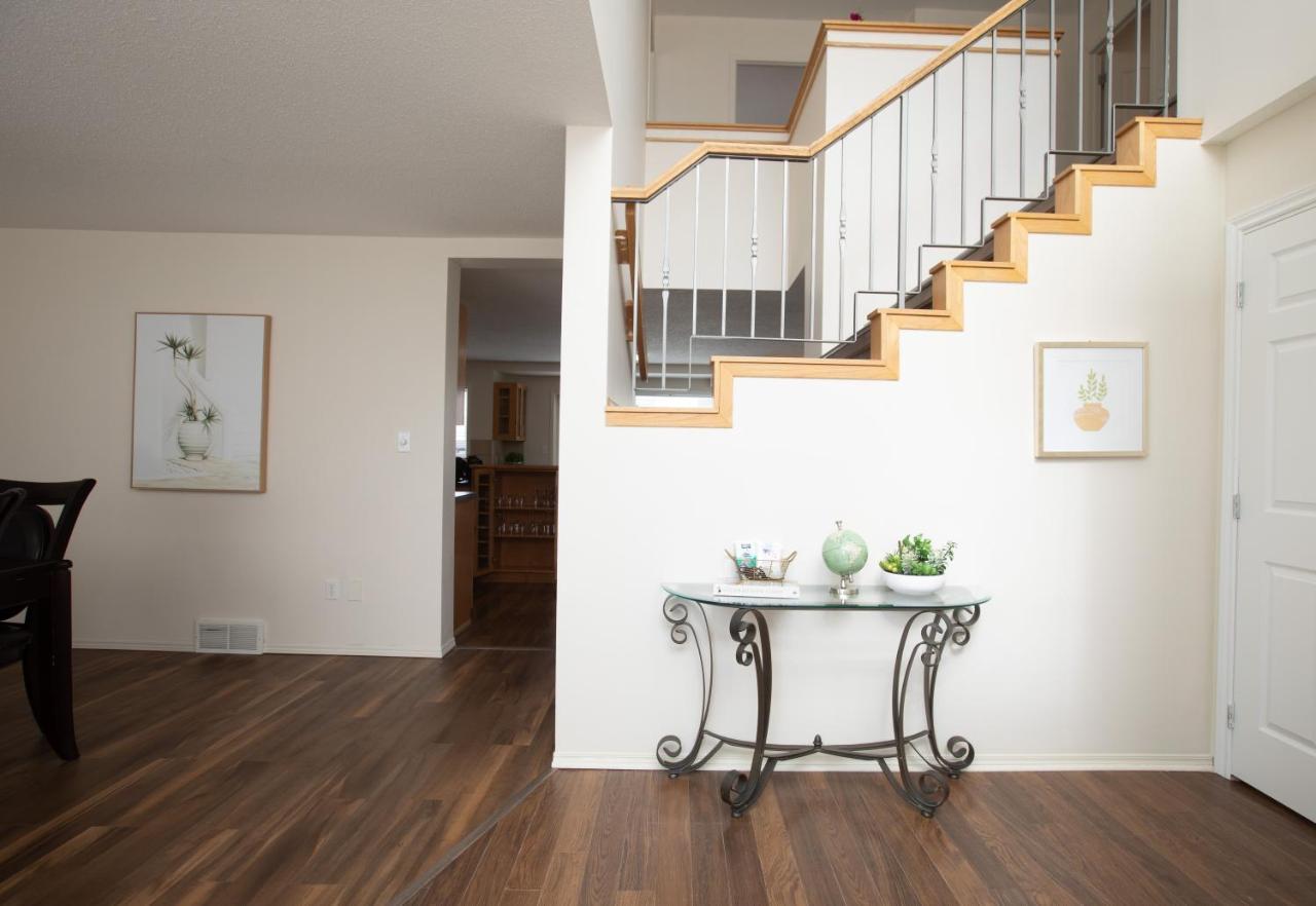 Elegant 6 Bedroom House Near U Of Manitoba *