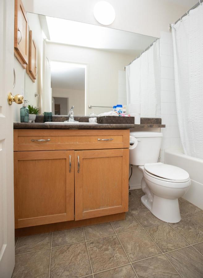 Elegant 6 Bedroom House Near U Of Manitoba *