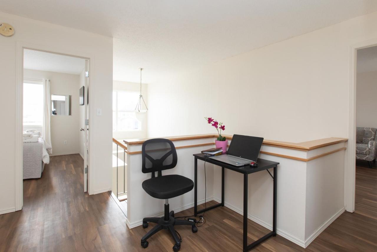 Guest house Elegant 6 Bedroom House Near U Of Manitoba