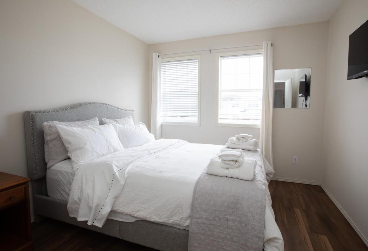 Guest house Elegant 6 Bedroom House Near U Of Manitoba Winnipeg