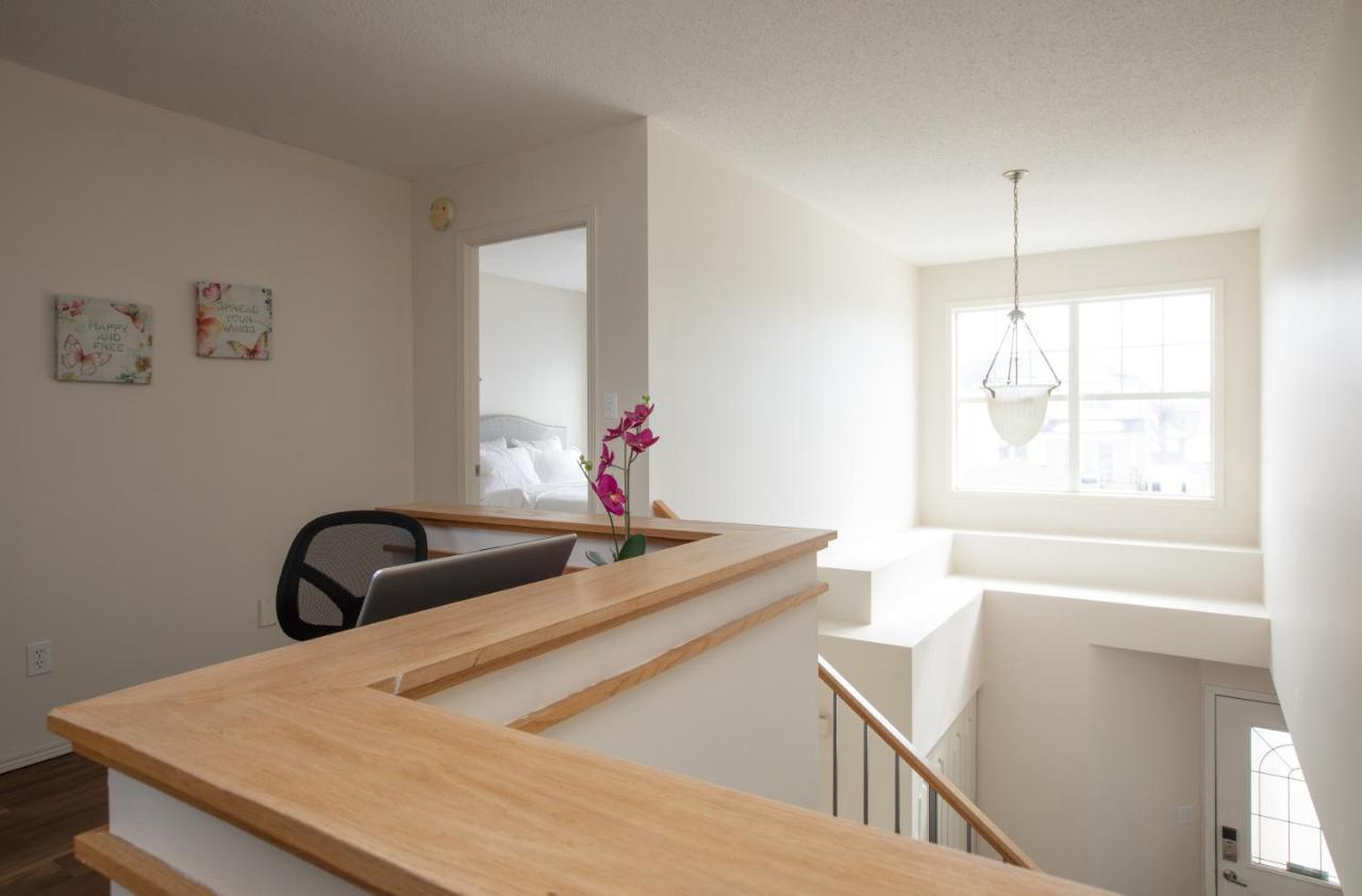 Elegant 6 Bedroom House Near U Of Manitoba Guest house