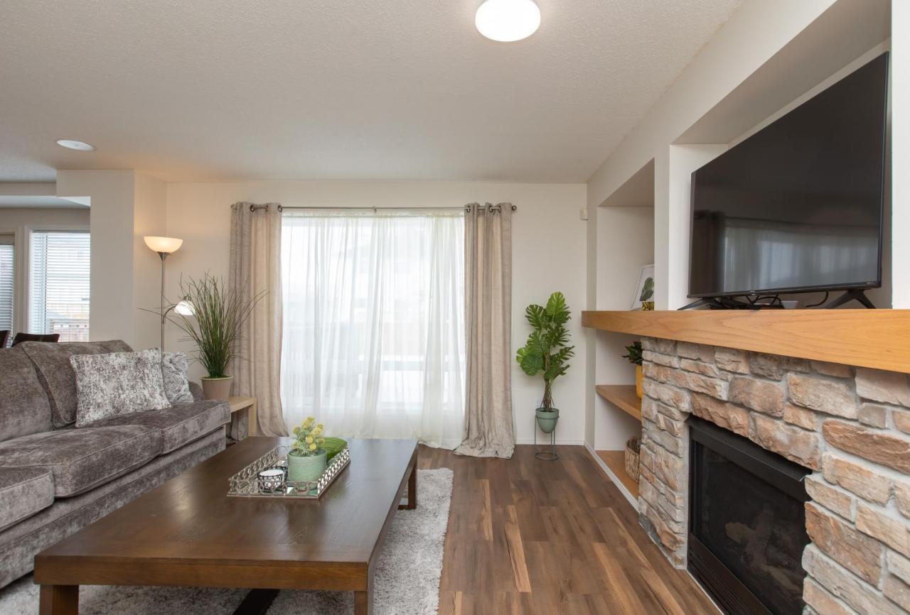 Elegant 6 Bedroom House Near U Of Manitoba *