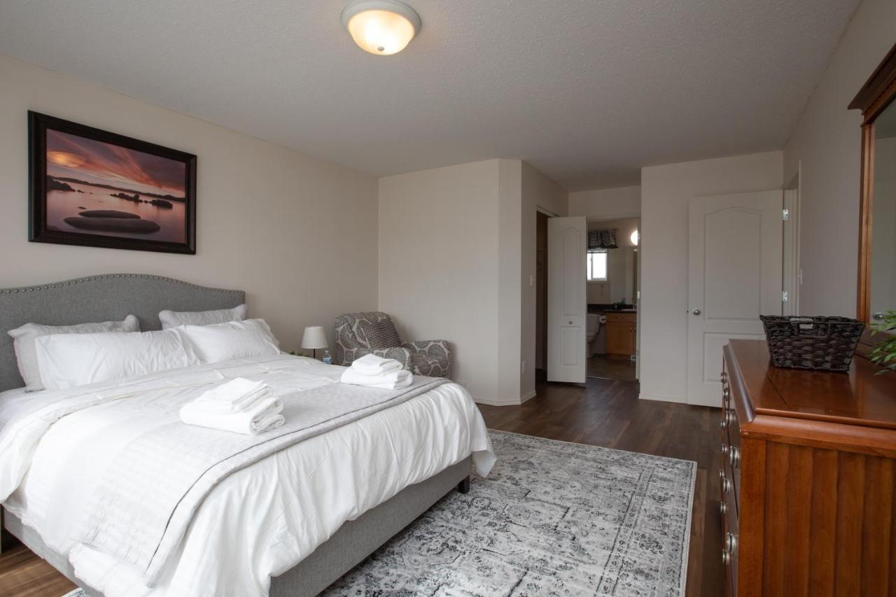 Elegant 6 Bedroom House Near U Of Manitoba