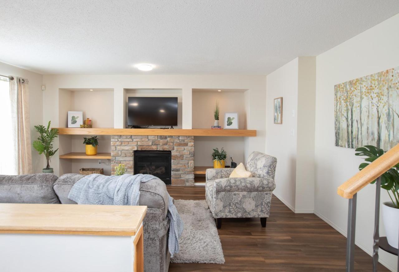 Guest house Elegant 6 Bedroom House Near U Of Manitoba