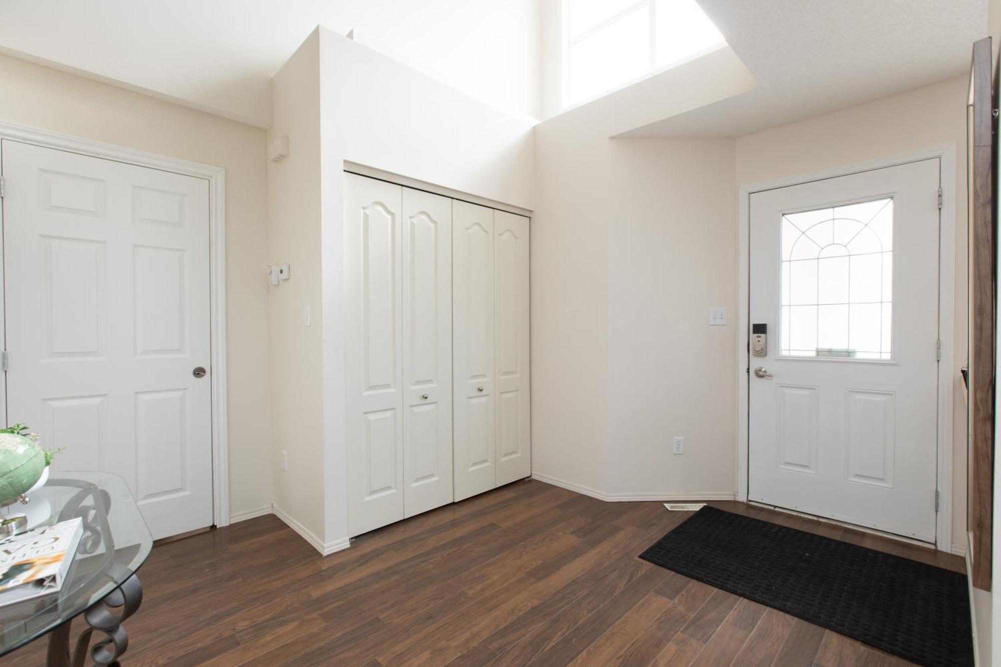 Elegant 6 Bedroom House Near U Of Manitoba